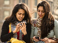 girls-with-mobile-phones